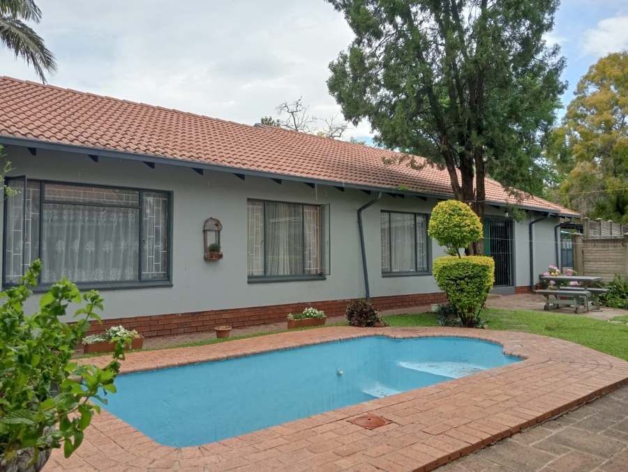 To Let 3 Bedroom Property for Rent in Bodorp North West